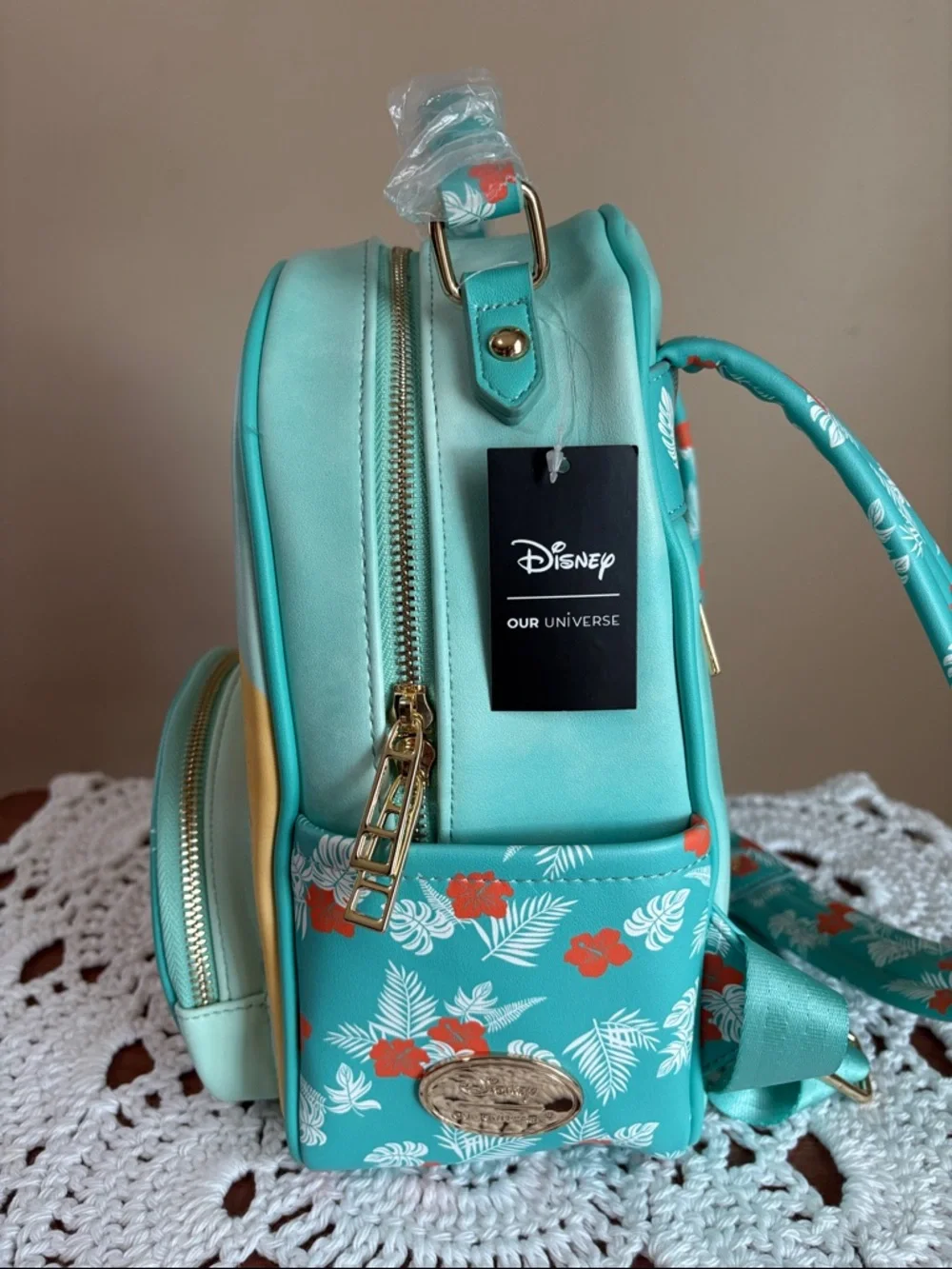 Our Universe Disney Donald Duck & Nephews 90th  Anniversary Beach Theme Bag NWT - Picture 3 of 8